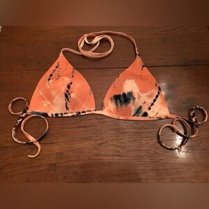 H&M Bikini Top Triangle Padded - Apricot/ Patterned
Size 12 Excellent co…